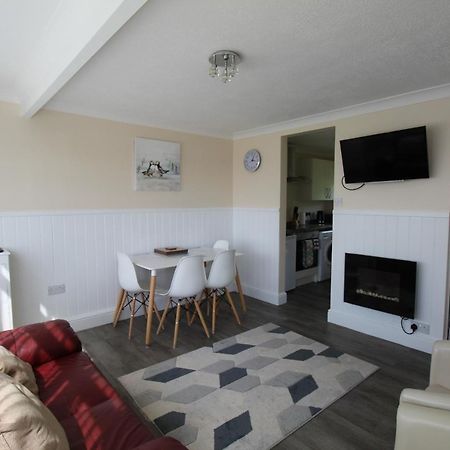 Relaxing Chalet On Popular California Sands Short Stroll To Beach, Nr Norfolk Broads & Great Yarmouth Scratby Bagian luar foto