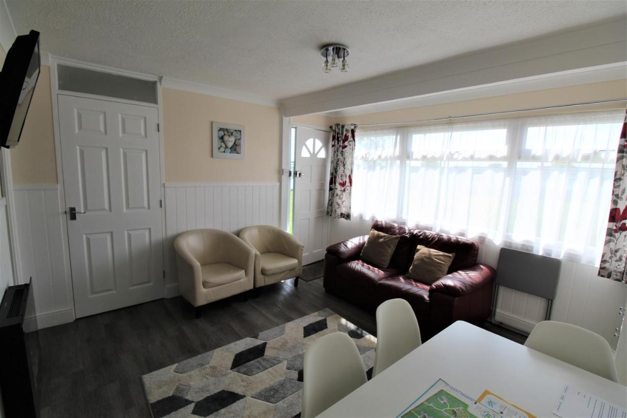 Relaxing Chalet On Popular California Sands Short Stroll To Beach, Nr Norfolk Broads & Great Yarmouth Scratby Bagian luar foto