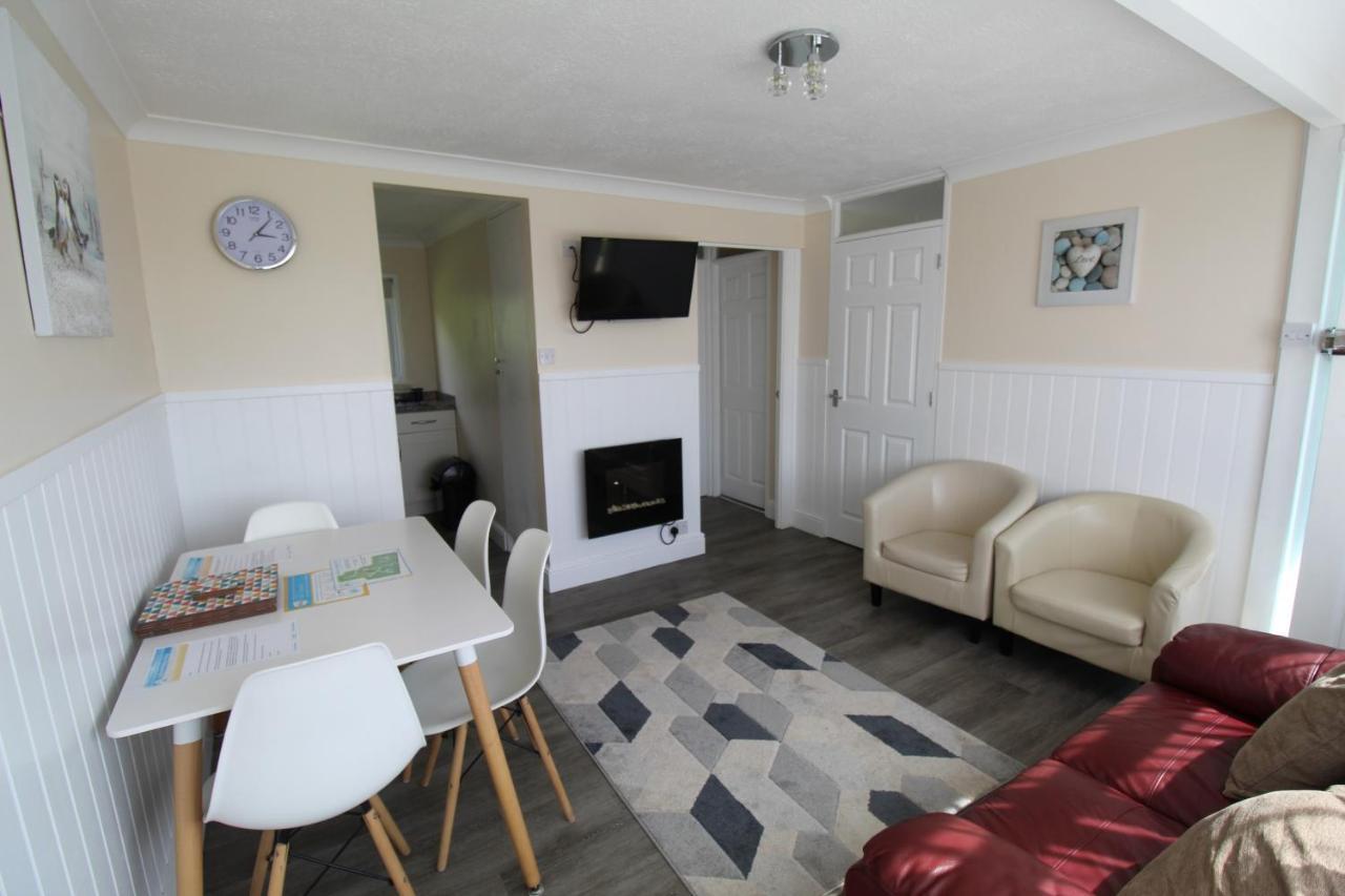 Relaxing Chalet On Popular California Sands Short Stroll To Beach, Nr Norfolk Broads & Great Yarmouth Scratby Bagian luar foto